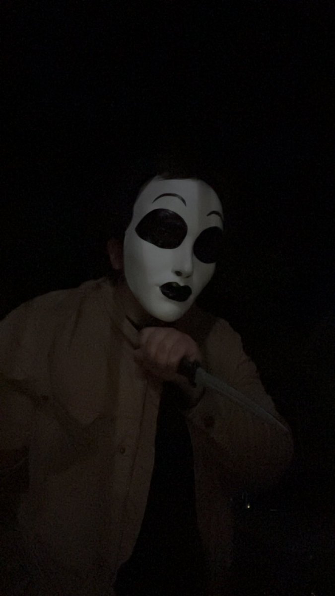 _VoidScape_'s tweet photo. ⚠️PROP KNIFE⚠️

HAPPY HALLOWEEN!!! This year I was Masky/Tim Wright from Marble Hornets.
I absolutely love this cosplay mainly I love doing the makeup. Anyway stay safe and eat all the candy!!! #halloween2024 #marblehornets #cosplay #slenderman https://t.co/LzrN0YiRyv