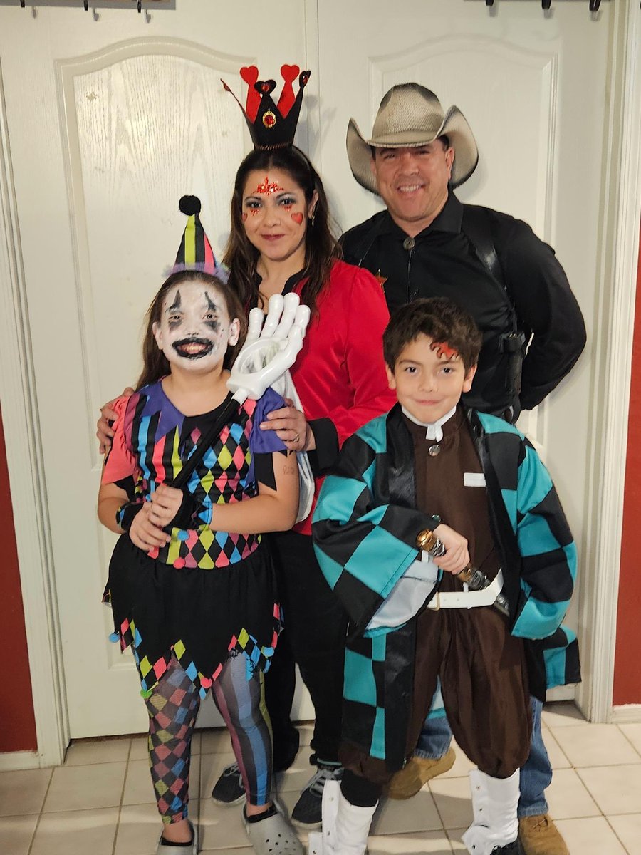 KellyCooperAZ's tweet photo. Took a break from the campaign trail to spend some time trick or treating! 

Happy Halloween! https://t.co/cxfnv2kIUm