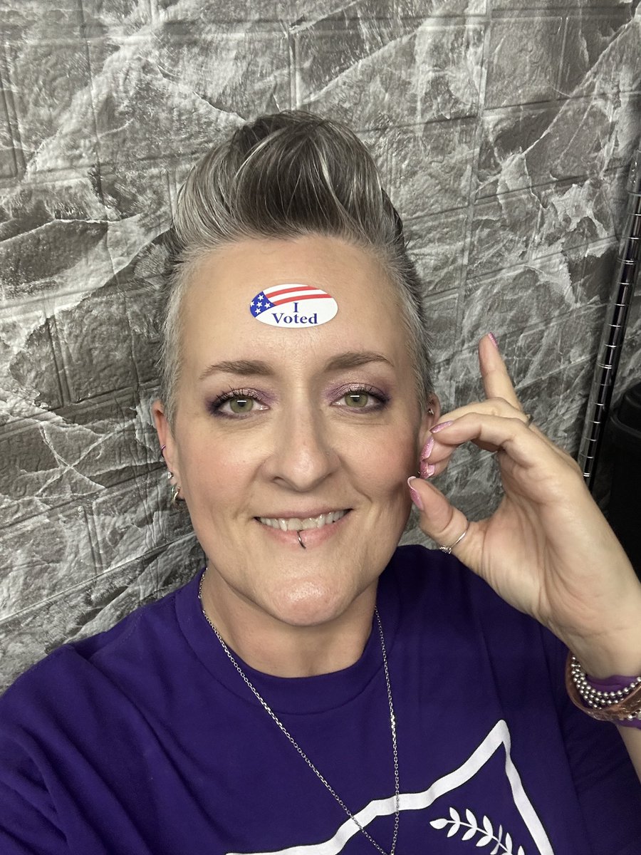 ssecijak's tweet photo. #downtheline
#hopeful
#ivoted
Early voting in OK has had a very nice turn out. I’m under no delusion that it will be for 🔵 in the end, but people are showing up. I hope it carries forward to the future elections! https://t.co/omqBPqHpYc