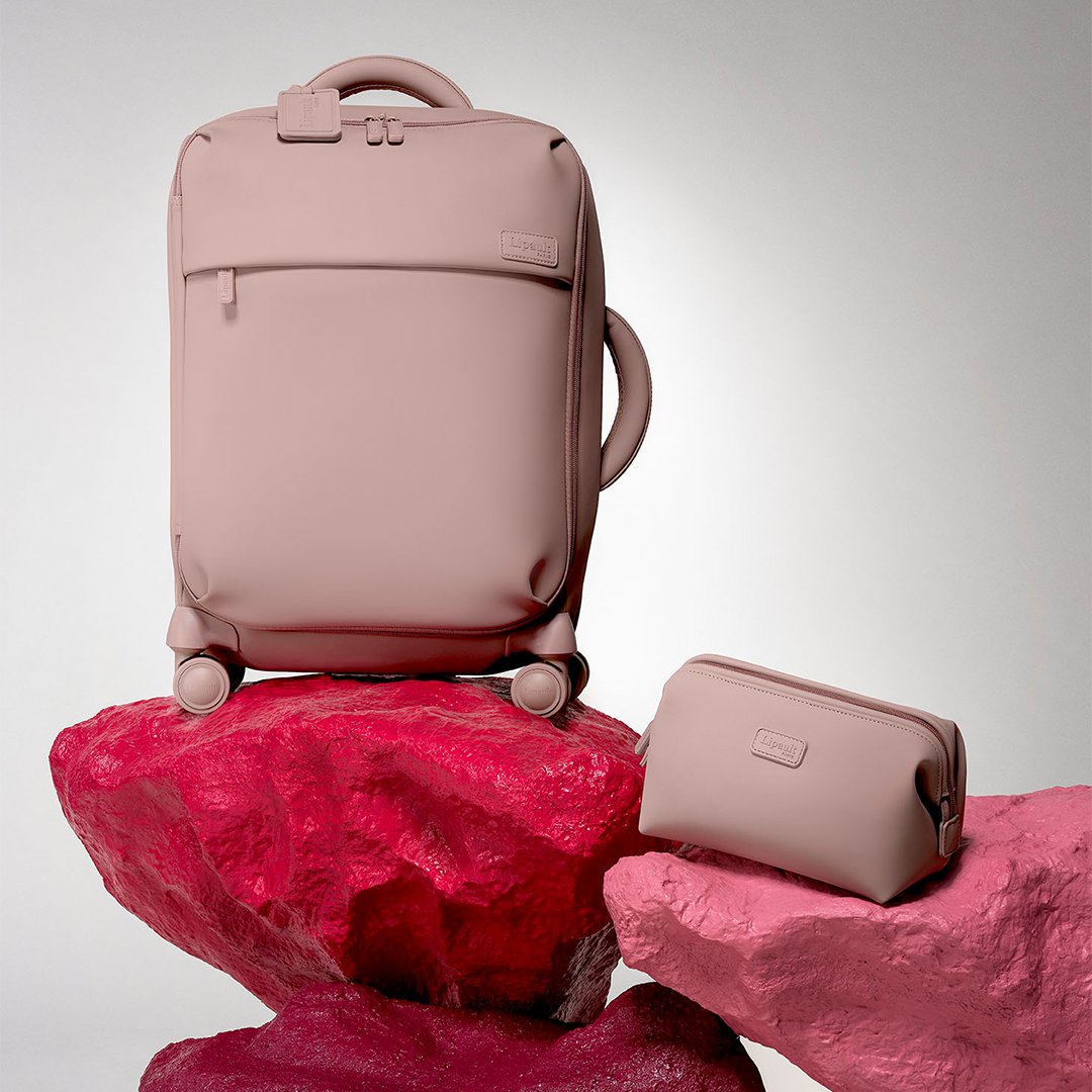 LipaultMexico's tweet photo. Sweet voyages con Lipault. 💕

#LipaultMexico #LipaultGang #TravelWithStyle #Travel #Plume #RoseQuartz #FallWinter #FW24 https://t.co/f7ipRYMtPs