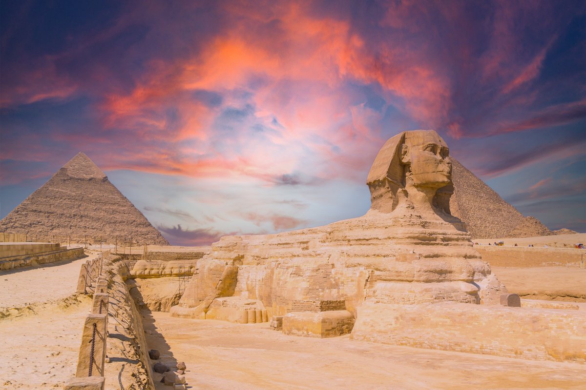 5 Shocking Secrets Hidden in Plain Sight at the Great Sphinx!  - A Thread 🧵

1. Ancient Names and Legends

The name "Sphinx" actually comes from Greek mythology and was adopted long after its creation. The ancient Egyptians referred to it as "Hor-em-akhet," meaning "Horus of the