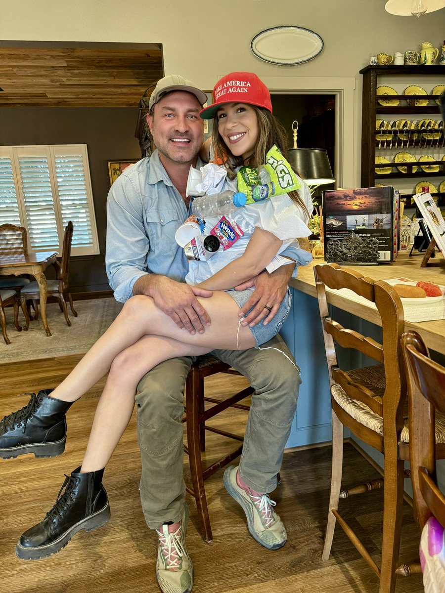 VANESSARENEE84's tweet image. We are not garbage! We are patriots who care about our country and the people in it. #wearenotgarbage #notgarbage #bidengarbage