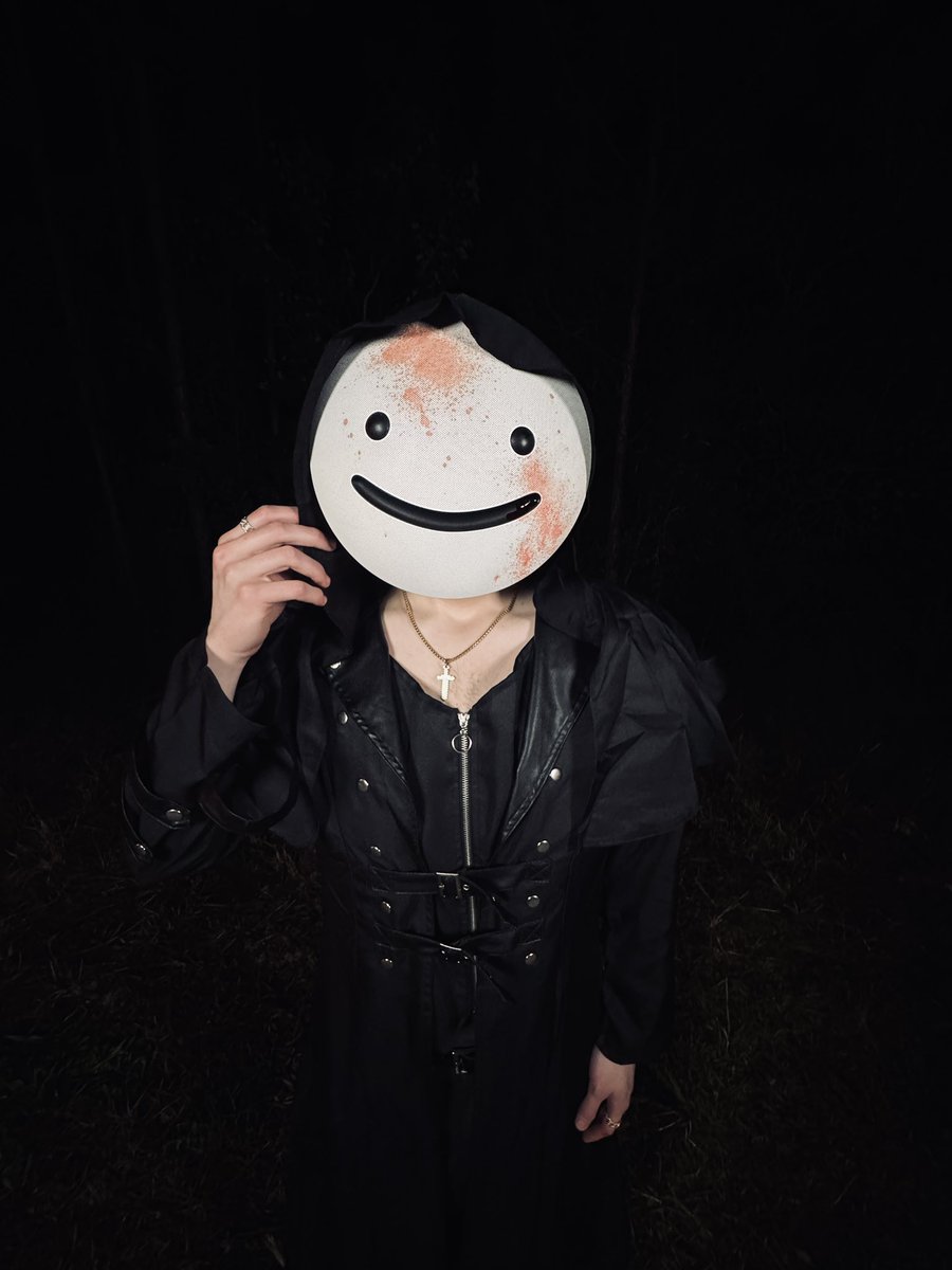Dream's tweet image. happy Halloween 🎃