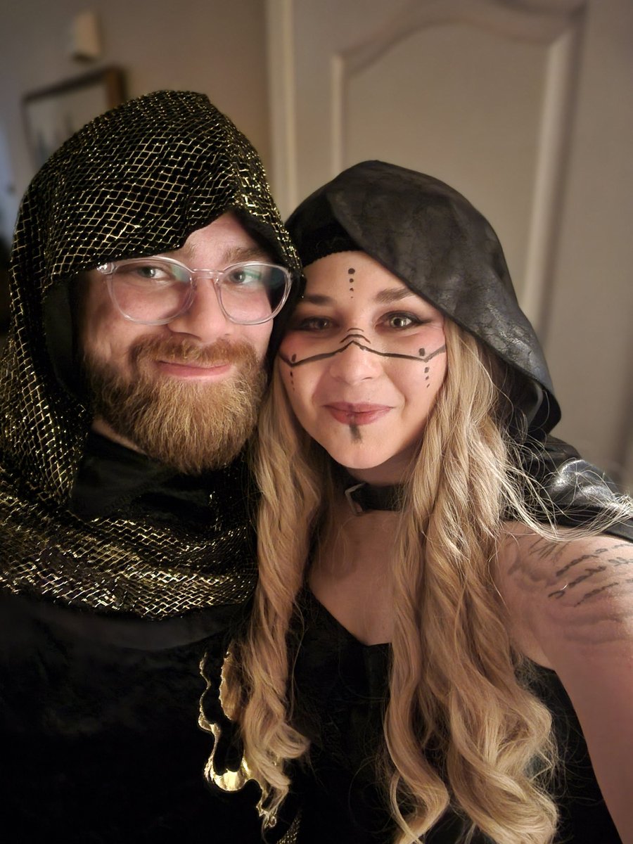 NewOwlHooDis's tweet photo. Happy Halloween from me and @BadTimeBarry! 👻 🎃 https://t.co/Td05tRUY9n