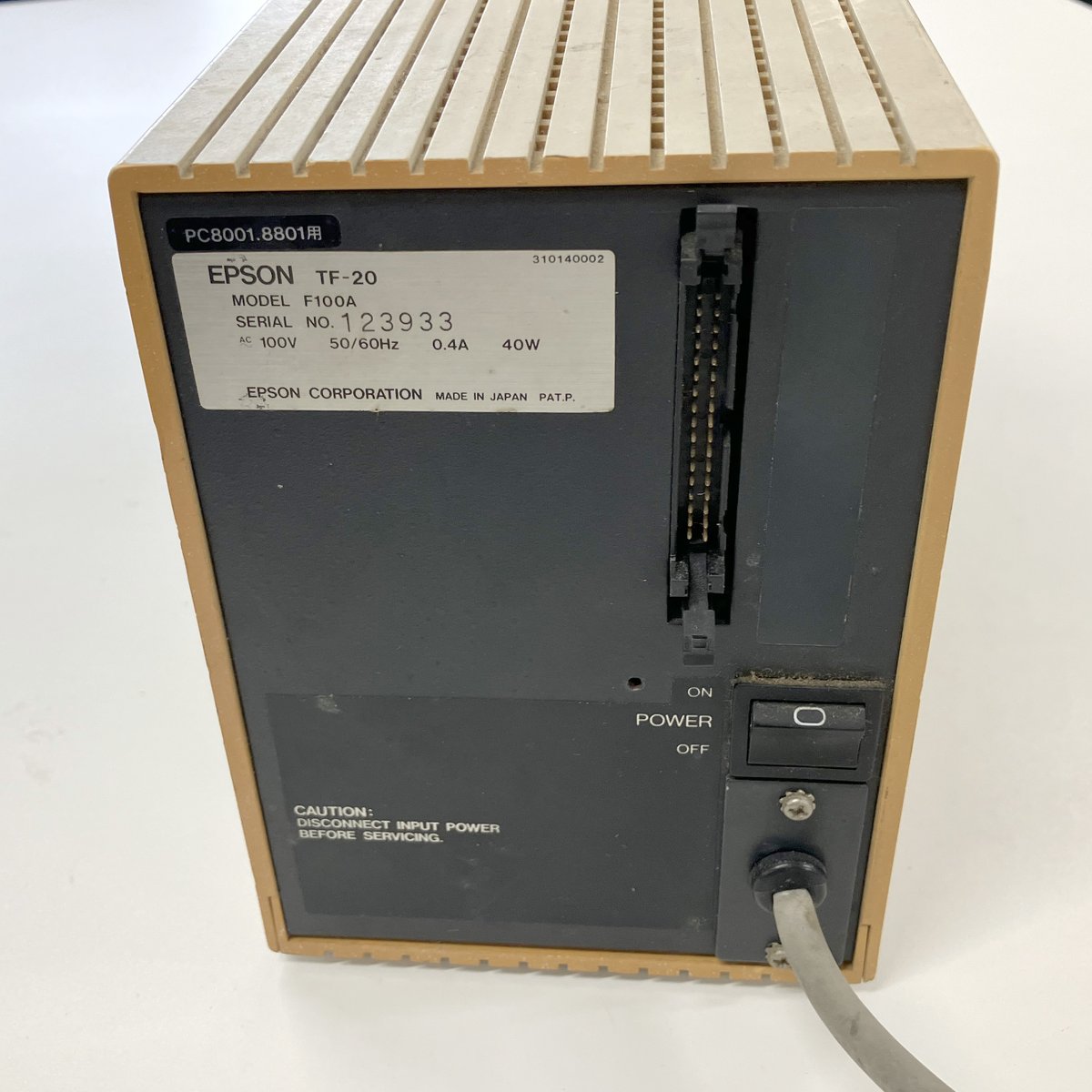 sgd_parts's tweet image. 続いてのレトロ機器は「TF-20」でございます🌹
PC-8001用の5.25インチフロッピィディスクドライブとのことでございます🧐

　イジェクトボタンがUSBメモリみたいでございますわね🤭

「PC-8033」を介して接続するのでございますわね🌹
＃PC8001 #PC8801