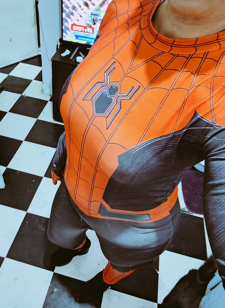 Ya que no llego el de deadpool... Posss toca Spiderman Spiderman 😎🎃 Feliz Jalowin !!!