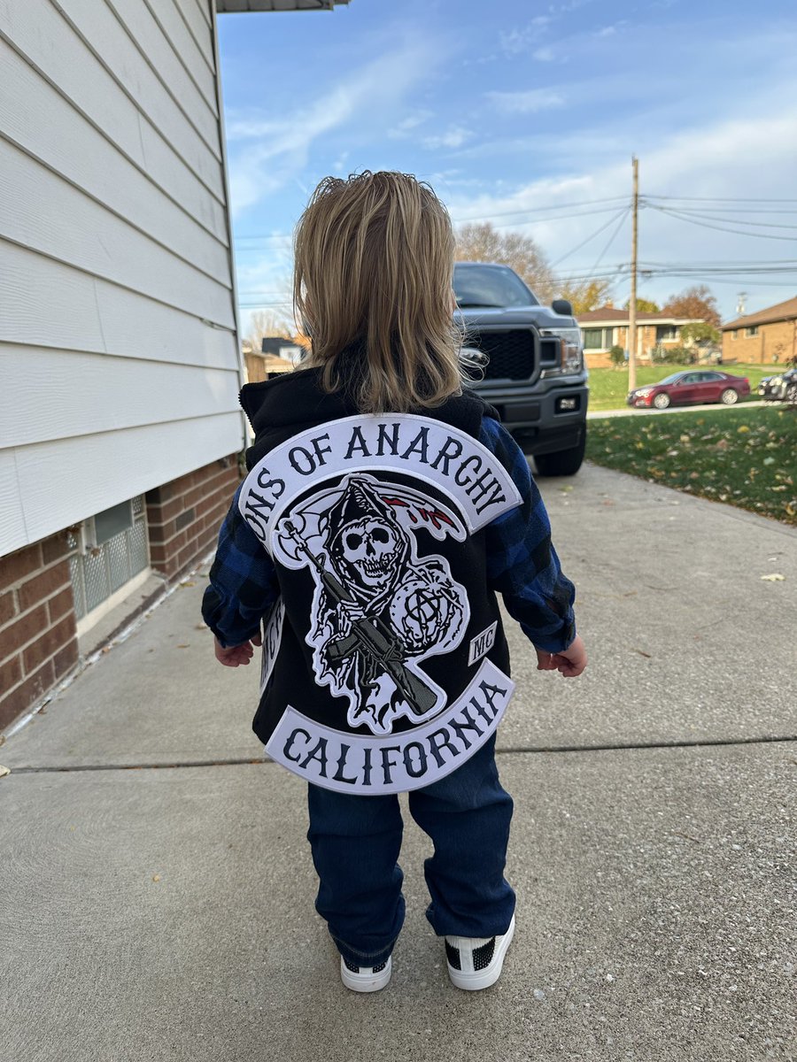 mattdoc224's tweet photo. @SonsofAnarchy family costume https://t.co/2QQrN1Vmxw