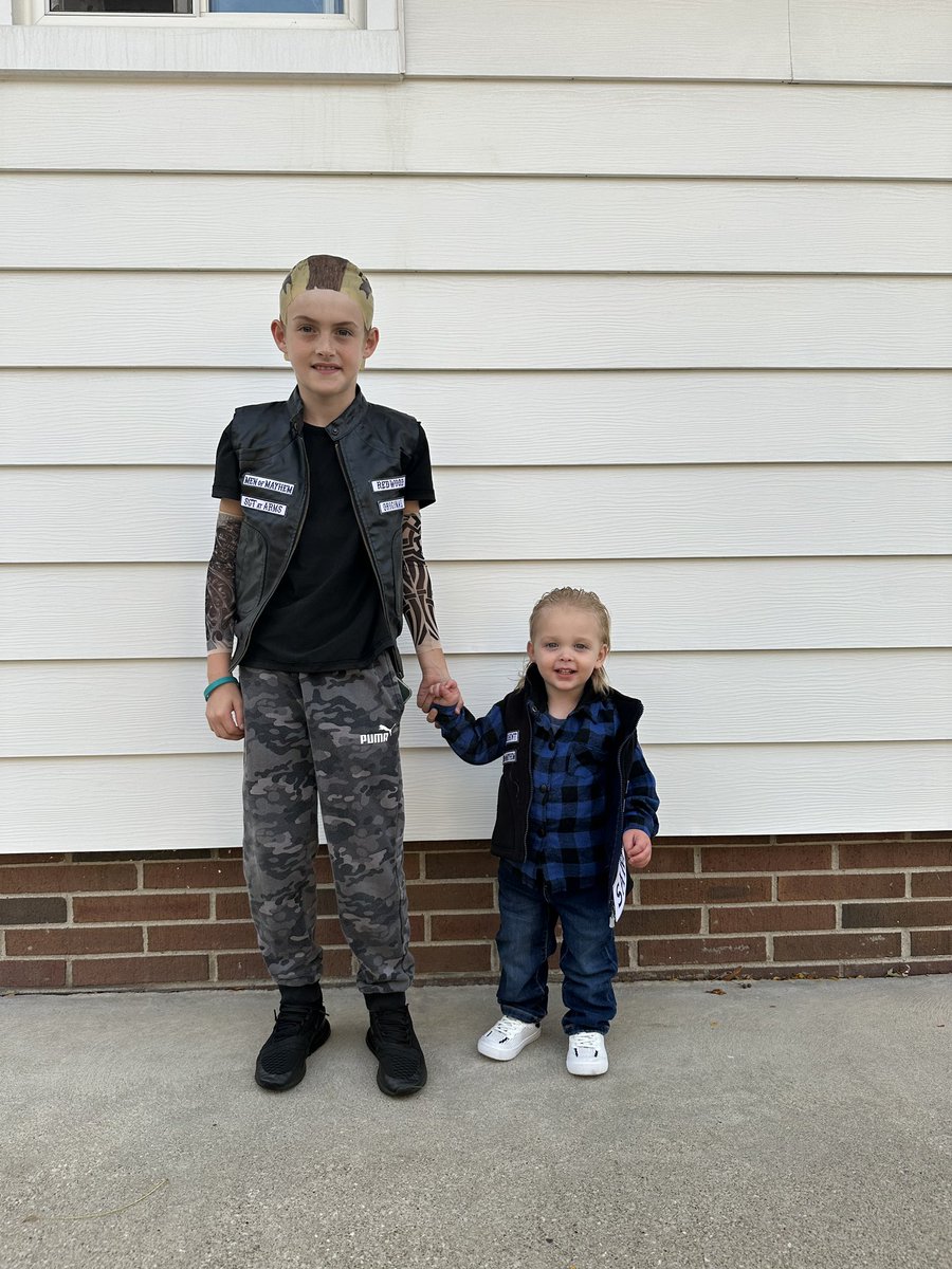 mattdoc224's tweet photo. @SonsofAnarchy family costume https://t.co/2QQrN1Vmxw