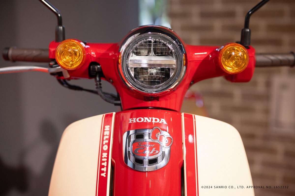 HondaJP's tweet photo. キティちゃんお誕生日おめでとうございます 🍎 🍎 🍎

Hondaは #ハローキティ50周年 を記念し、特別なスーパーカブ
「スーパーカブ50・HELLO KITTY」
「スーパーカブ110・HELLO KITTY」を作りました🎀

詳しくはこちら☞ https://t.co/TDmAUs6ttz

#supercub_hellokitty https://t.co/xCgGRGvpLE