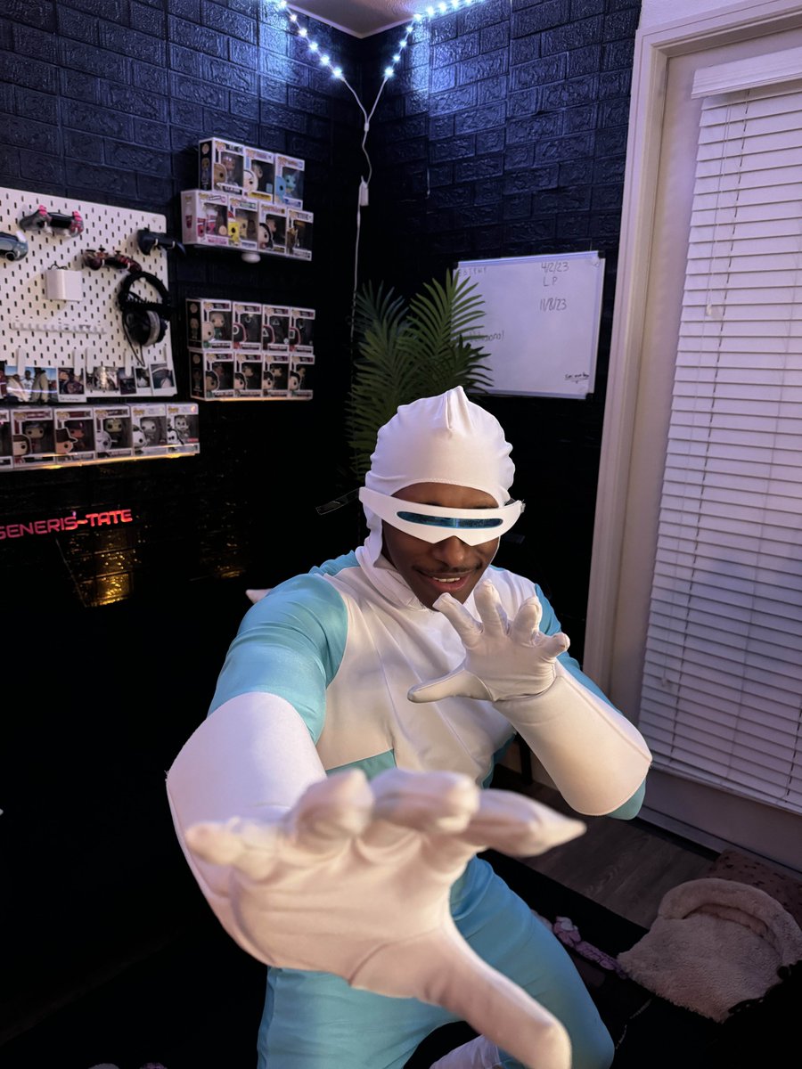 SuiGenerisTate's tweet photo. Happy Swalloween scary freak show me that super soaker girl I’ll show you what’s under my supersuit 🎃💦 https://t.co/wr434GSTWz