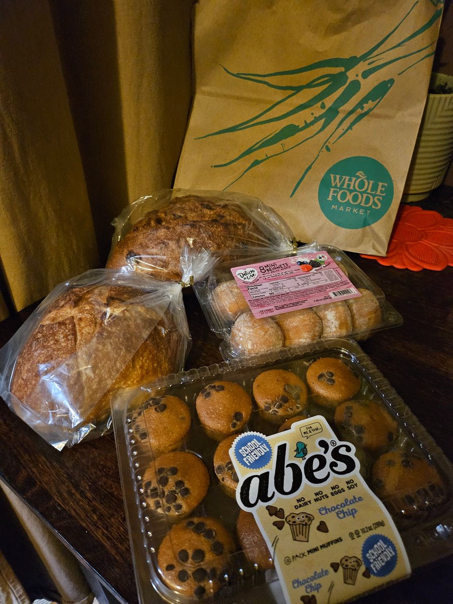 PogiSF's tweet photo. #HappyHalloween and #thank you to #wholefoods and #toogoodtogo 🎃 👹🧛‍♂️ https://t.co/FOnby5AKAV