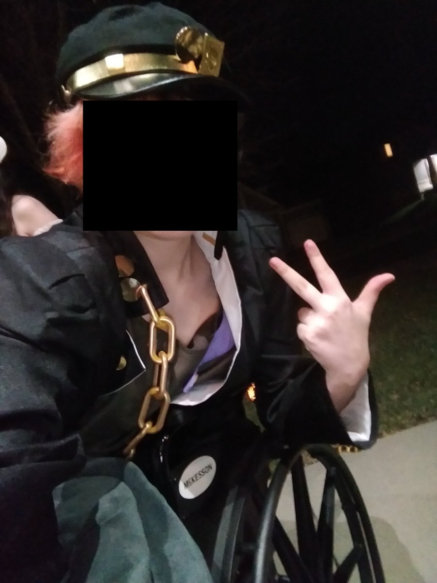 DAMAGEDCODA6969's tweet photo. last year i was jotaro. this year im jotaro but disabled (i was injured in a stand battle) https://t.co/jSIwI0vDcL