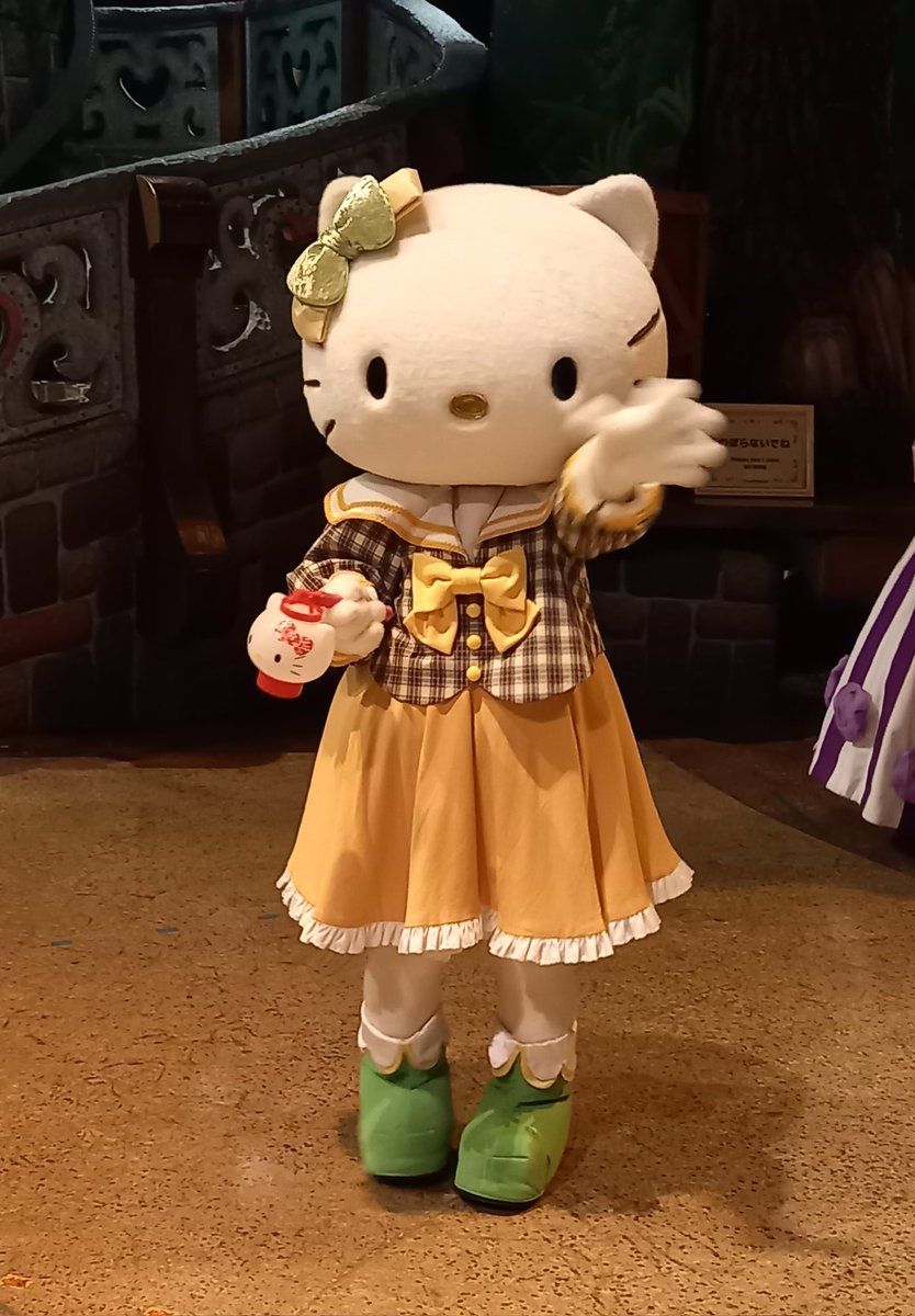 本日はキティちゃんの双子の妹、ミミィちゃんの誕生日。 双子ゆえ顔は