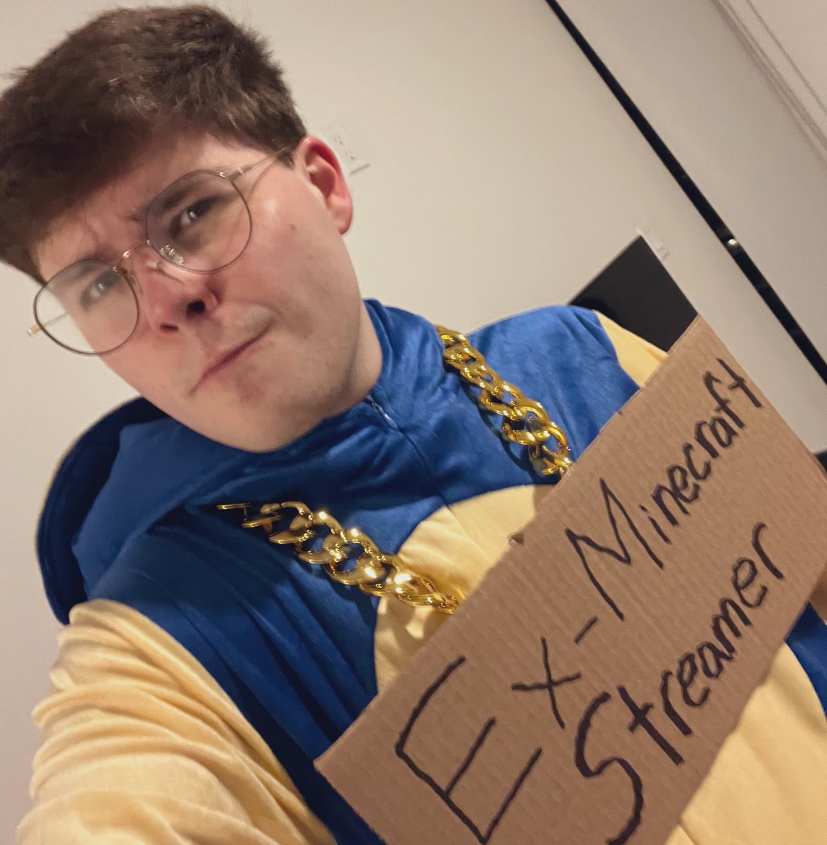 i am connoreatspants (from the dream smp) for halloween