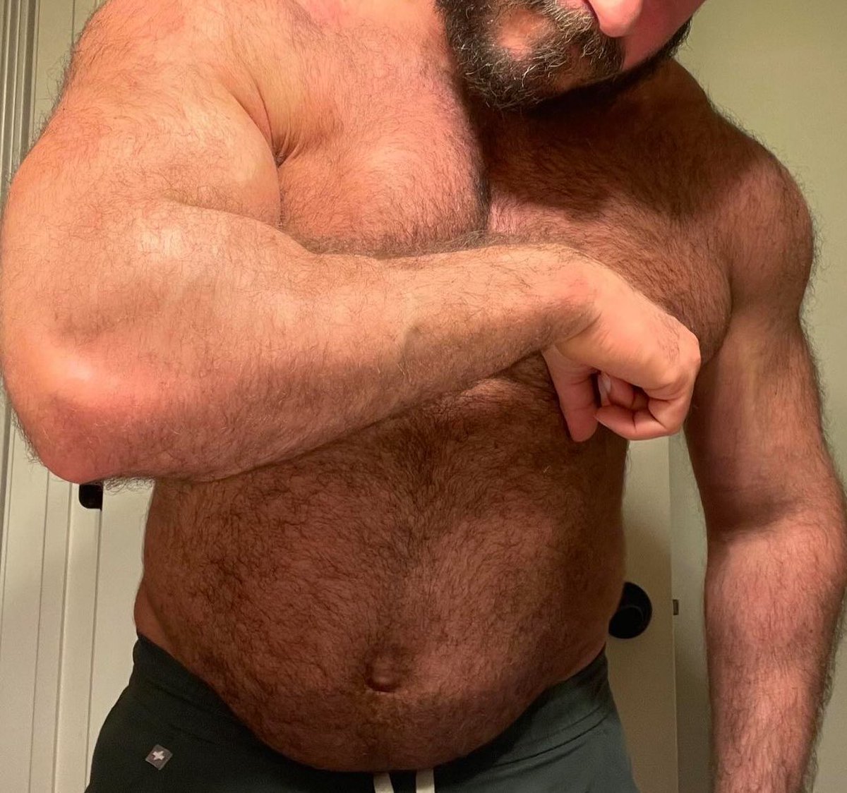 theswandrowned's tweet photo. David posted these so full creds to him however I just think what if Price posted these when his team is arguing who has the biggest biceps and suddenly group chat goes SILENT https://t.co/1YZ08Sh1mq