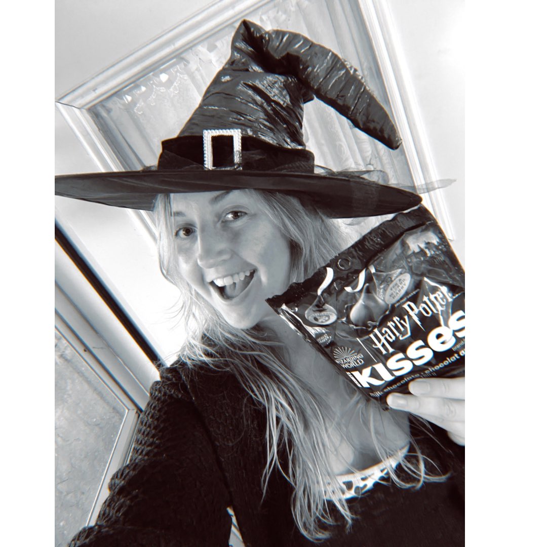 warlockmediawiz's tweet photo. Happy #AllHallowsEve
+
#BlessedSamhain
from the #Witch
of @warlockmediawiz
π
Hoping it was a
most pleasant evening
speckled with
a trick
and a treat,
or two.
β¨
πͺ
π§ββοΈ https://t.co/N9PLXHmdK4