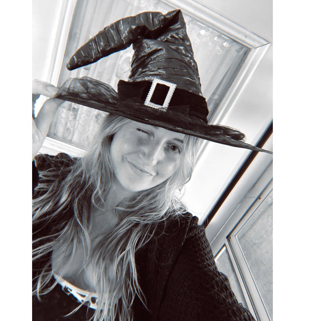 warlockmediawiz's tweet photo. Happy #AllHallowsEve
+
#BlessedSamhain
from the #Witch
of @warlockmediawiz
π
Hoping it was a
most pleasant evening
speckled with
a trick
and a treat,
or two.
β¨
πͺ
π§ββοΈ https://t.co/N9PLXHmdK4