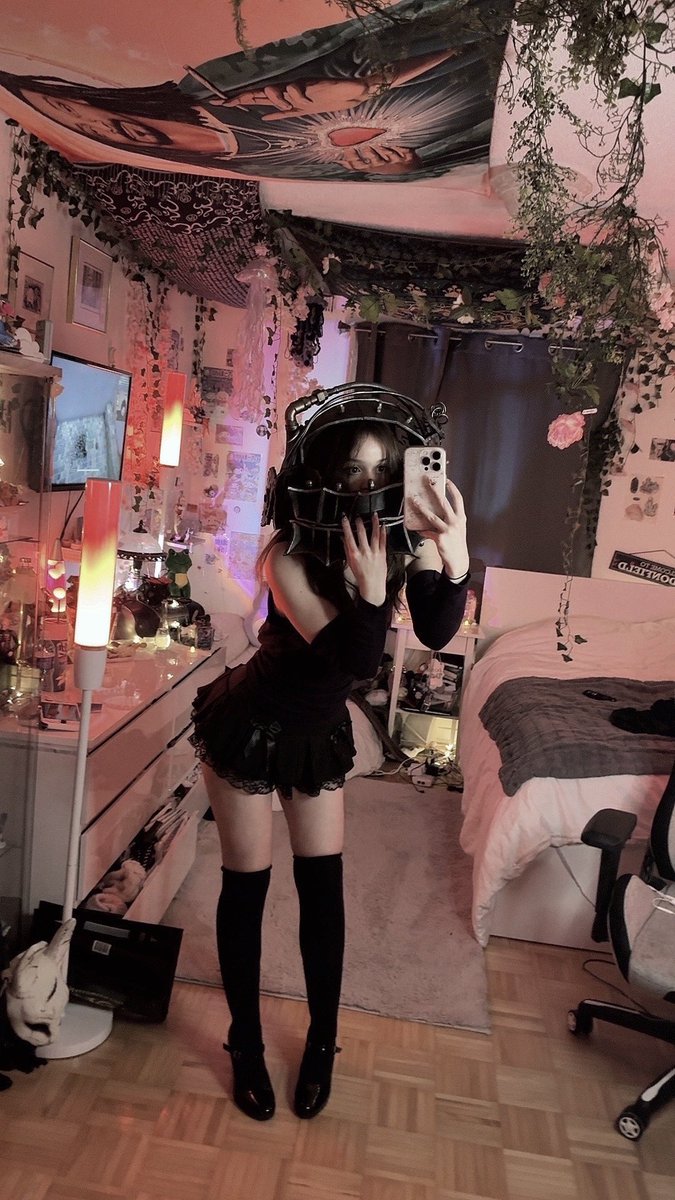 oopsiiedaze's tweet photo. happy halloween!! https://t.co/wC1oTCZorf