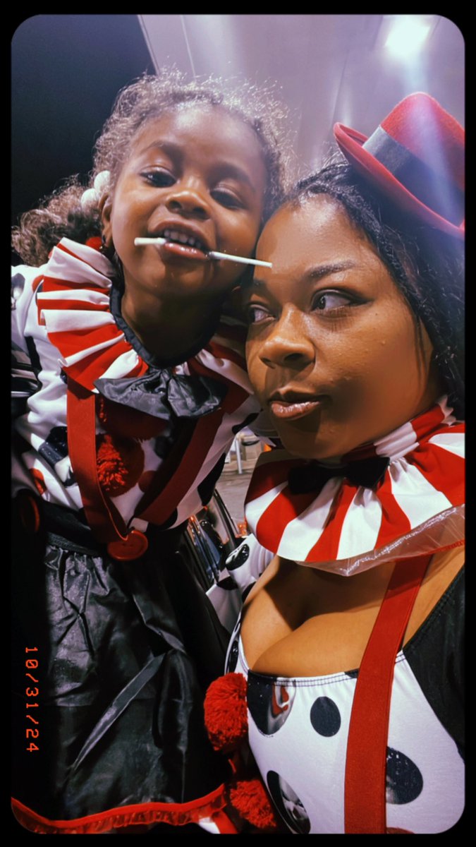shesononchalant's tweet photo. #ThatMOM🩷 2 🍭’s in her mouth is crazy🤦🏽♀️ https://t.co/A00QLh8DGN