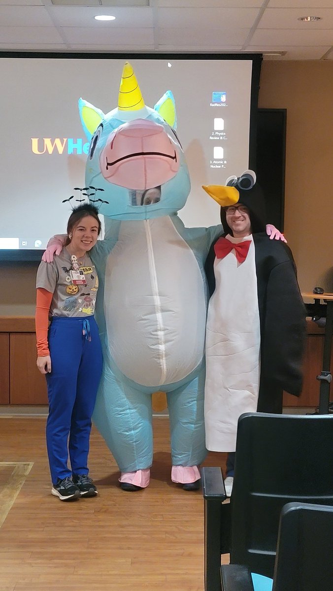 ♥️♥️♥️ Throwback to last year, I was lucky to be giving resident lecture 🦄 🐧🦇