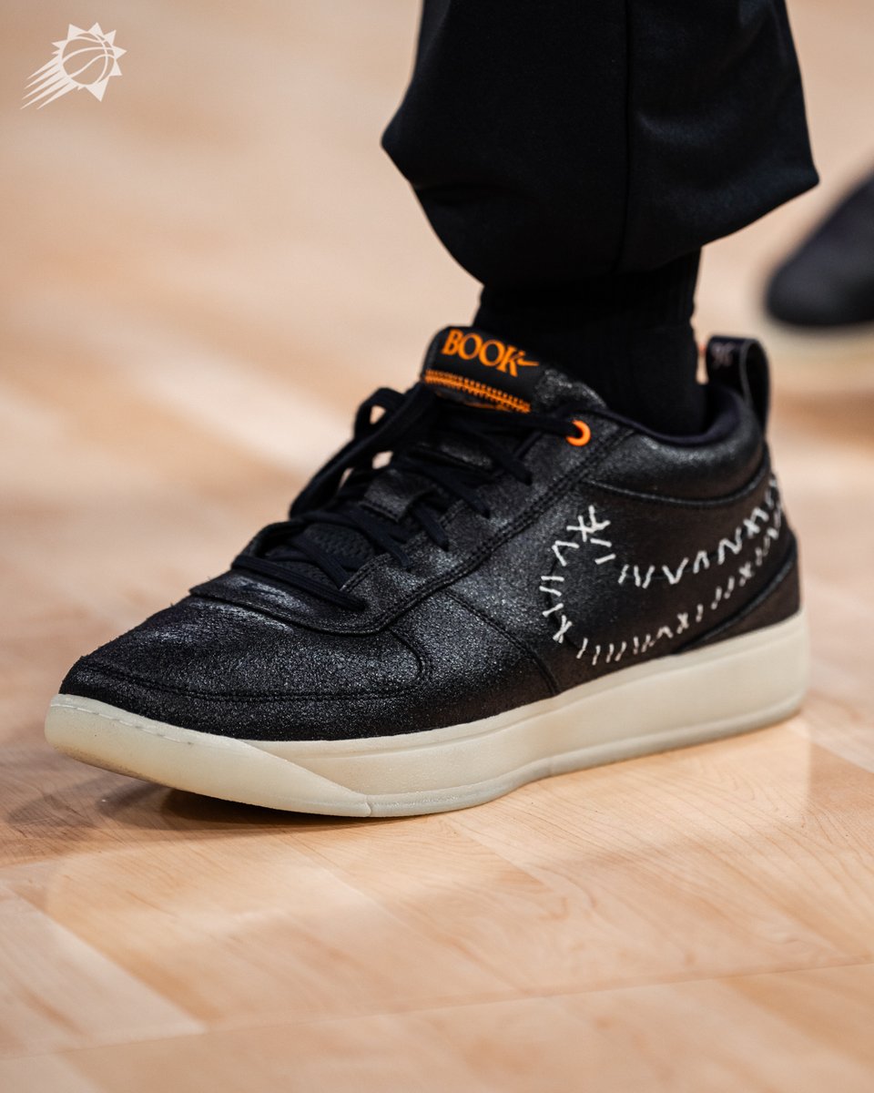 Suns's tweet photo. This is Halloween! This is Halloween! 🎃

Book 1: Halloween on the hardwood 👟 https://t.co/If06rkyUUZ