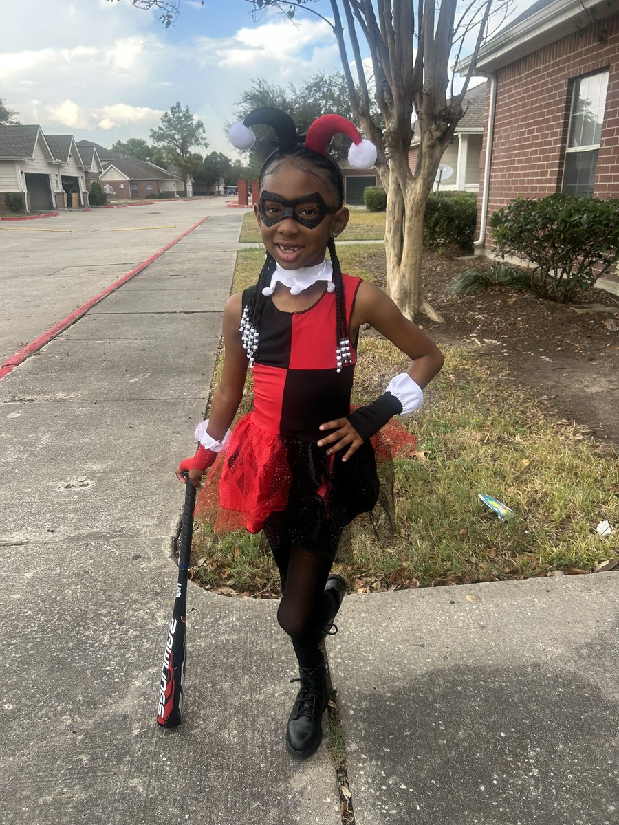 TashaDgaf's tweet photo. She knew she was pretty🥹❤️🃏 Miss Harley Quinn https://t.co/nUqTL2nOfL