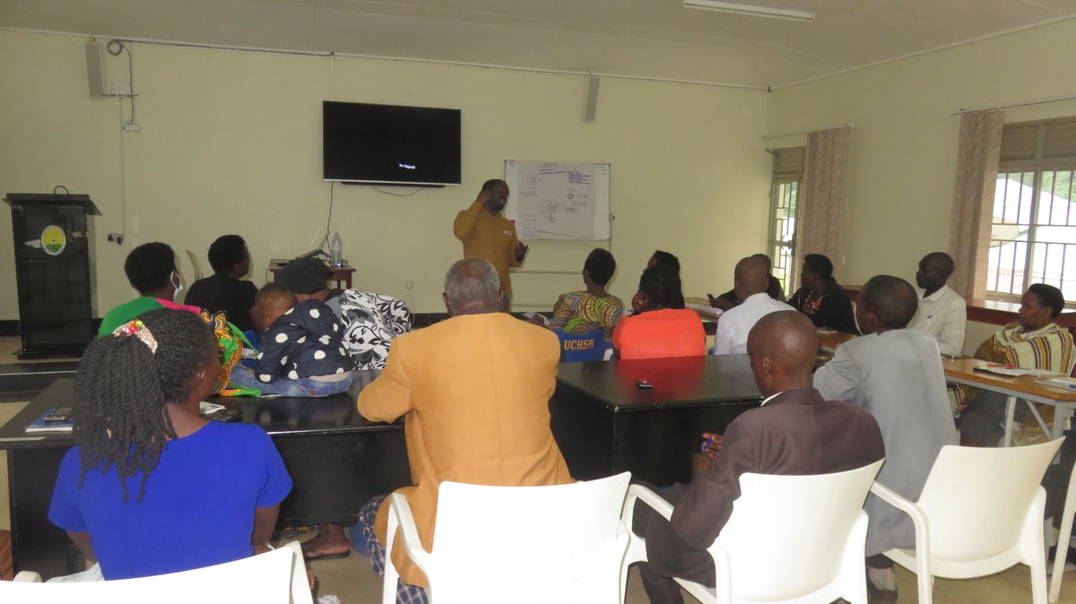 Haevenz's tweet image. Embracing the #OneHealth approach to empower CHWs in Sub-Saharan Africa. By building capacity for zoonotic spillover detection, @Bwindihospital @OneHealthUCD @NIH is strengthening frontline defenses against emerging health threats to protect humans, animals, and ecosystems.