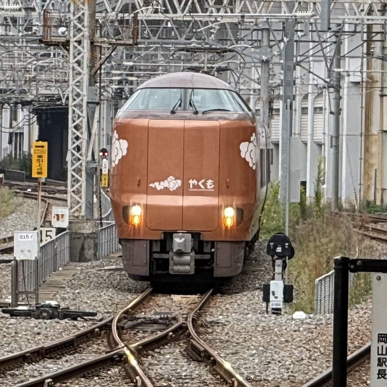 yuta_train's tweet photo. JR西日本 岡山駅 特���やくも 出雲市行き https://t.co/OcwcDliDCW