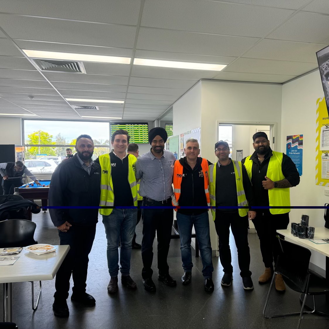 Happy Diwali to all TWU members who are celebrating 🪔

Director of Organising Sam Lynch and Lead Organiser Imran Malik joined Delegate Jagdip Sraw and members at Kinetic’s Sunshine West depot this morning to celebrate.