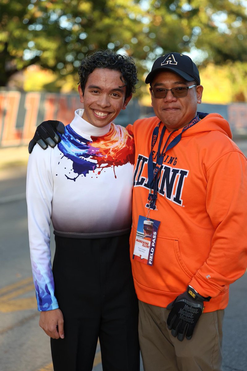 CoachPaul4's tweet photo. University of Illinois Marching Band Championships.
#BandDad #PropsCrew #vjamarchingthunderbolts2024⚡️#EyesWithPride https://t.co/tyAnVjWKoD