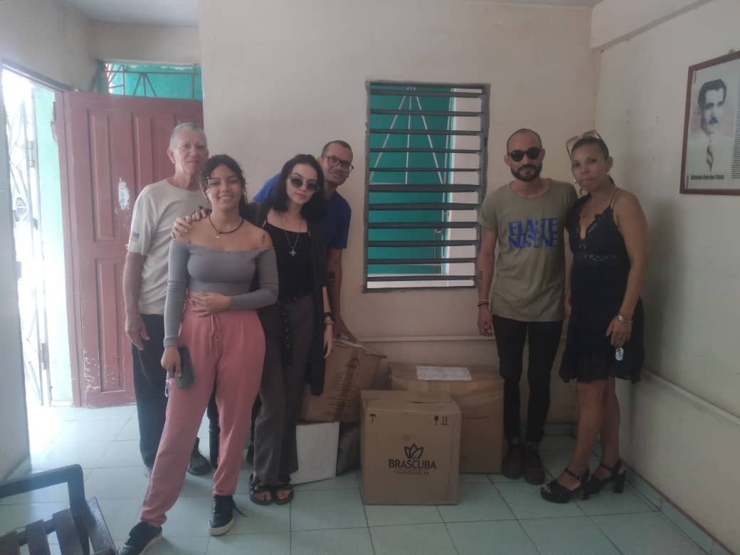 BarbaraCpezDe1's tweet photo. Continúan nuestros trabajadores y Artistas de la Cultura en la prov Ciego de Ávila donando para la ayuda solidaria a Guantánamo. #Guantánamo 
#CulturaPorlaPatria https://t.co/KVpEK209dl