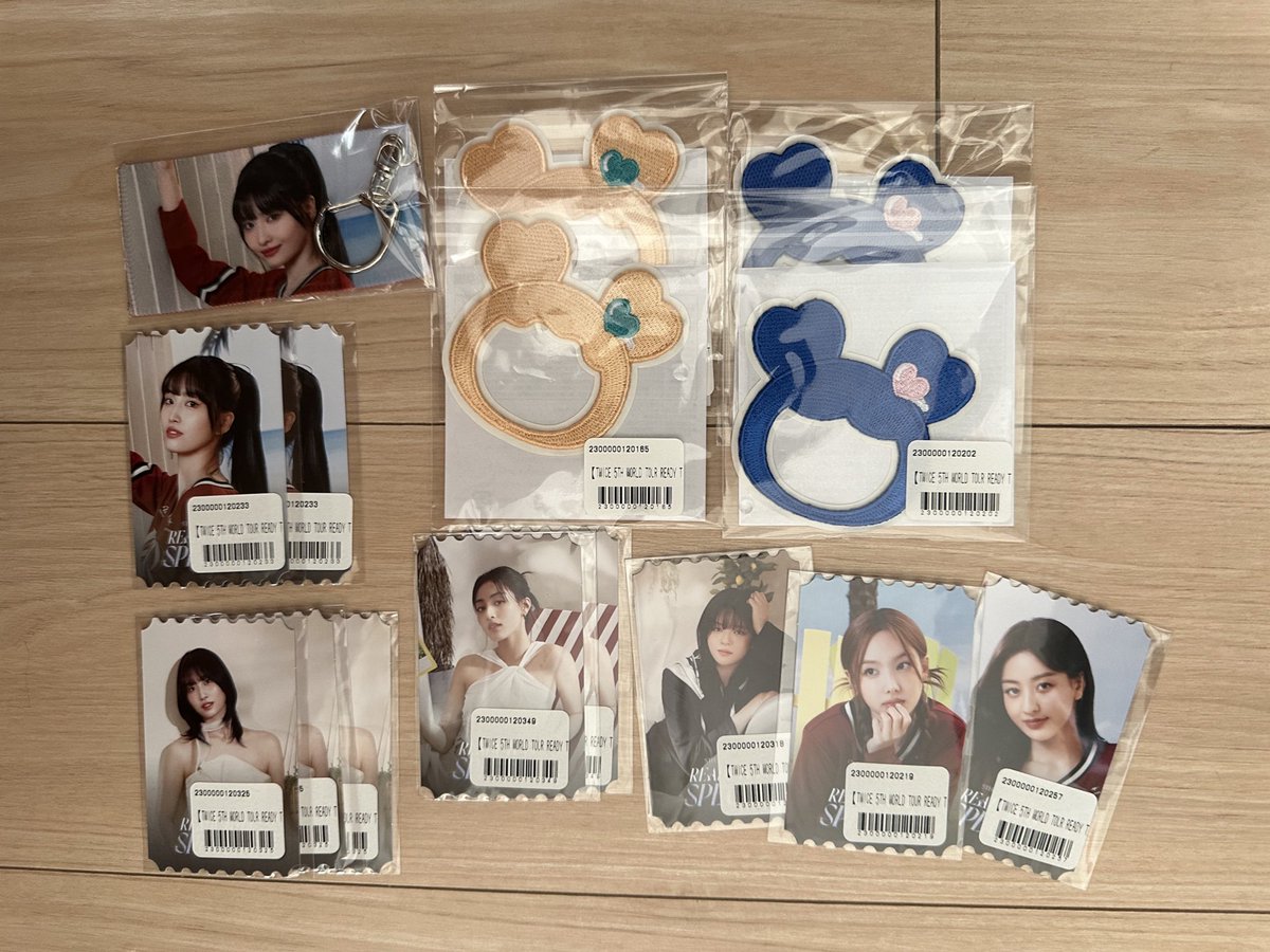 TWICE オンラインくじ 交換

求
スローガン ミナorツウィ
ワッペンステッカー　ミナ
フォトカード ミナ①

譲
スローガン　モモ
ワッペンステッカー　ジヒョ、ツウィ
フォトカード①　ナヨン、モモ、ジヒョ
フォトカード②　ジョンヨン、モモ、ジヒョ

郵送、都内手渡可能な方よろしくお願いします！