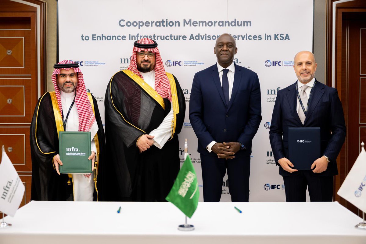 fbilbeisi's tweet photo. Honored to Participate @FIIKSA over the last three days. Great energy &amp;impressive attendance. @IFC_org was present with @Diop_IFC as plenary speaker, leading meetings with key #Saudi Ministers and  business leaders 2 explore investment opportunities in key sectors of KSA economy https://t.co/uqjsJjW952