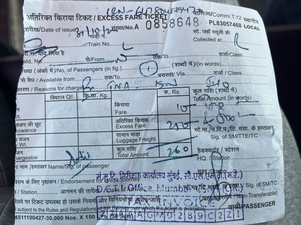 sahilpatil08's tweet photo. @IndiaRailNews @MumbaiLocals  @Mumbairailway

I had a confirmed 3AC ticket from CSMT to Jalgaon but boarded from Kalyan, thinking I could travel on the local train without a separate ticket. 

@IRCTCofficial https://t.co/r4DaT7u5oH