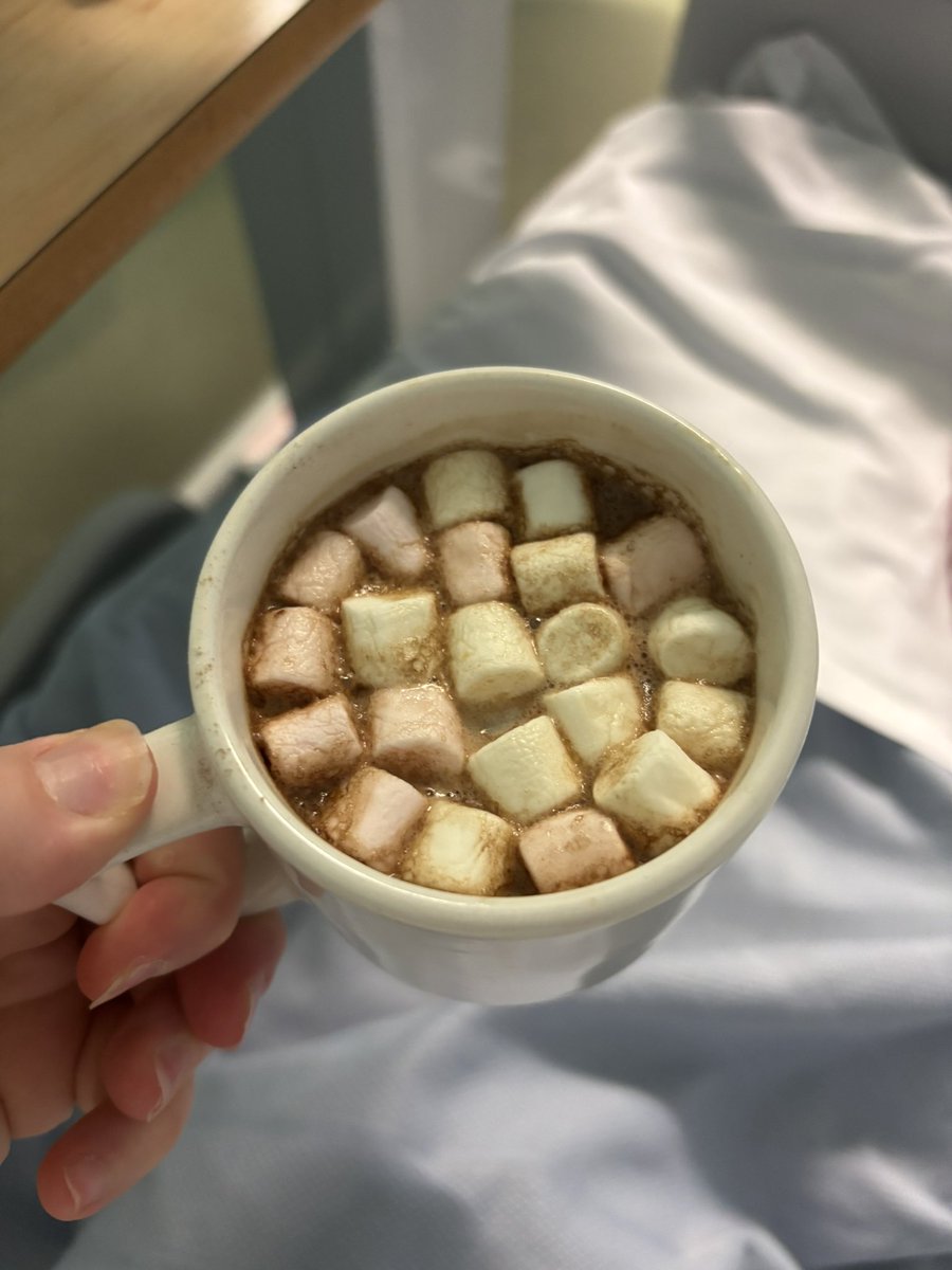 Hazeljsw's tweet photo. Despite being in lots of pain still from Surgery I’m happy to say D10 did an amazing job with Halloween movie Night. Popcorn, sweets, hot Chocolate with marshmallows. 

 @D10Nuh @NUHNeuro @NUHCharity @nottmhospitals https://t.co/SWyUJHY8pp