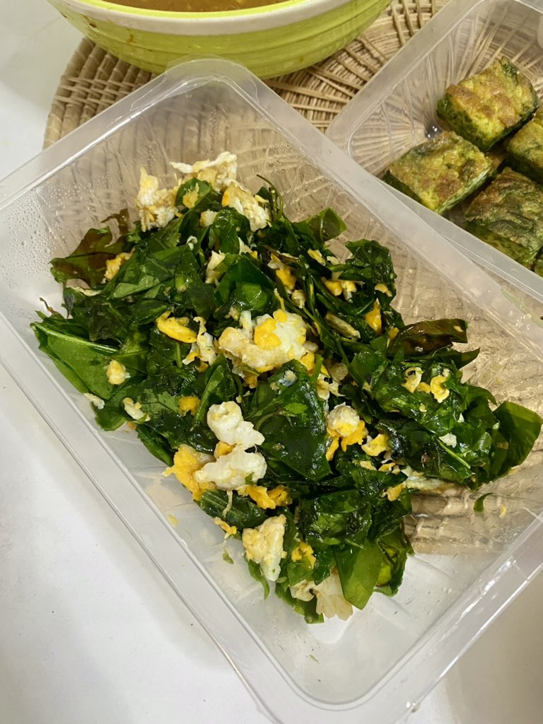 สั่งข้าวมากินกับที่บ้าน ร้านโปรดแถวบ้านที่กินมาตั้งแต่เด็กๆ “ตู้กับข้าว ณ ดอนเมือง” กับ “ข้าวเหนียวมูนบ้านศิริสุข” สั่งผ่าน #LINEMAN ส่วนลดดีมาก มีทั้งโค้ดและ cash back หมดนี่ 500 นิดๆ กินกัน 4 คนได้อย่างต่ำ 2 มื้ออะ 😋💚 แถมได้ cash back มาอีก 60฿ ไว้ใช้ครั้งถัดไป