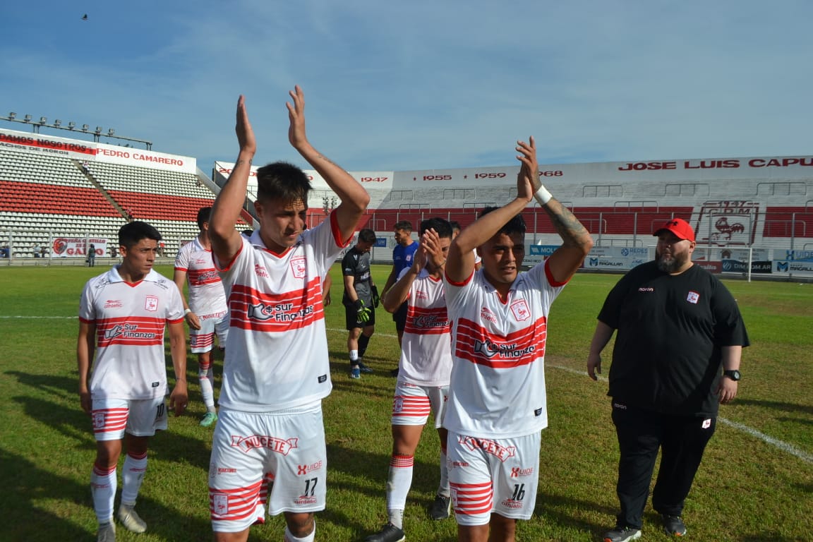 orgullomayor's tweet photo. #Fútbol ⚽ #PrimeraNacional #ZonaB #F38 #MORxTEM
Telón de fondo y receso (eterno)
Morón cerró una temporada para el olvido, con un resultado previsible: 0 a 0.
Ahora espera un largo receso, con más dudas que certezas.
✔️ Nota completa:
https://t.co/WDxivoxTBQ
#VamosGallo 🐓 https://t.co/peAeO6PP8O