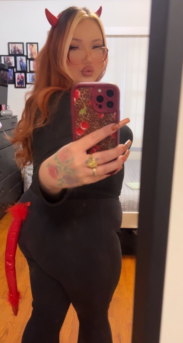 iknowusickofme's tweet image. Happy Halloween👻🍷