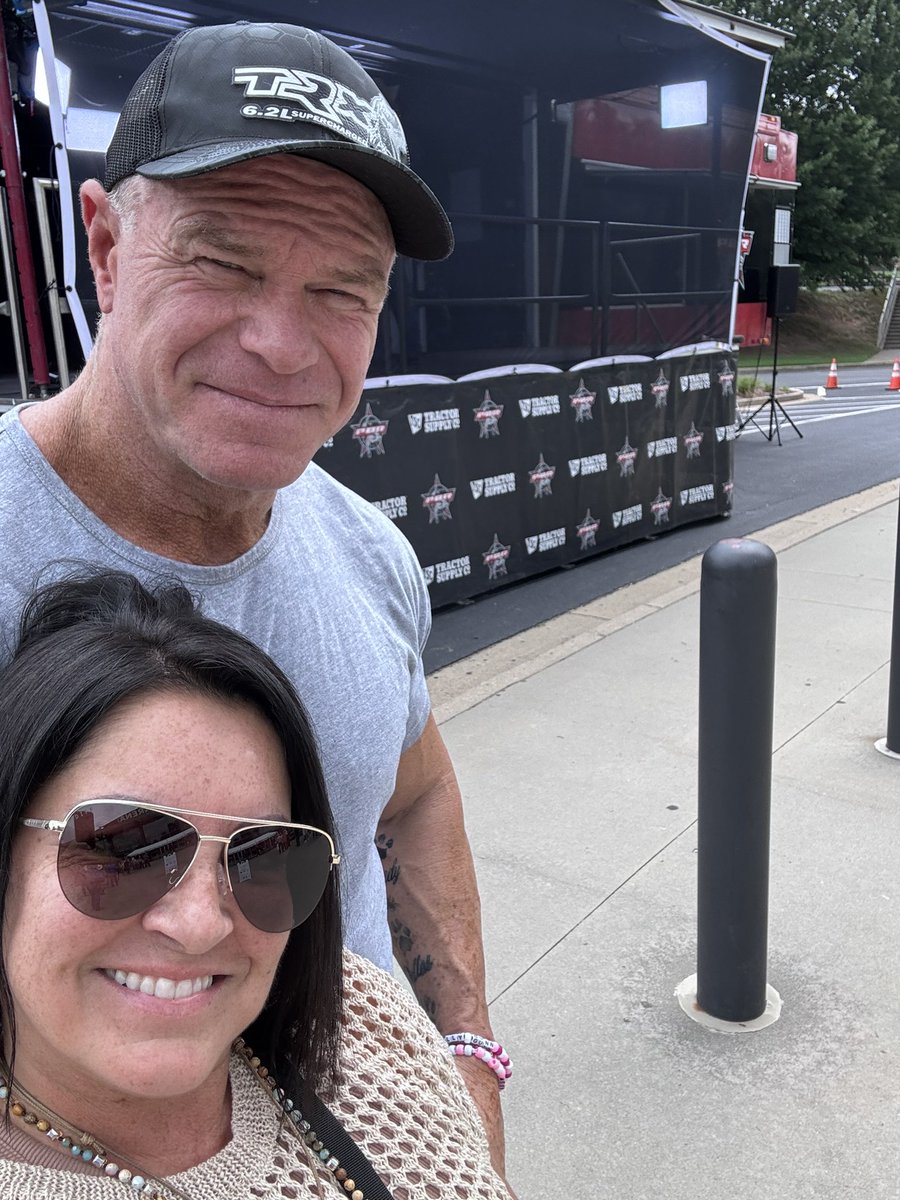 psopp215's tweet photo. Happy 61st Birthday 🎉 to my husband, my best friend and puppy daddy 🩷💚 I love you more than I could ever show you or tell you! Thank you for being YOU!! @RealBillyGunn https://t.co/G7lzVhYkEY