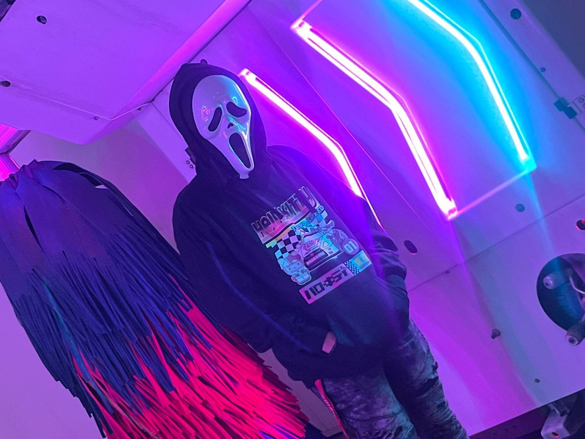 YEXROBD's tweet photo. Happy Halloween https://t.co/tsYxz7ATlP