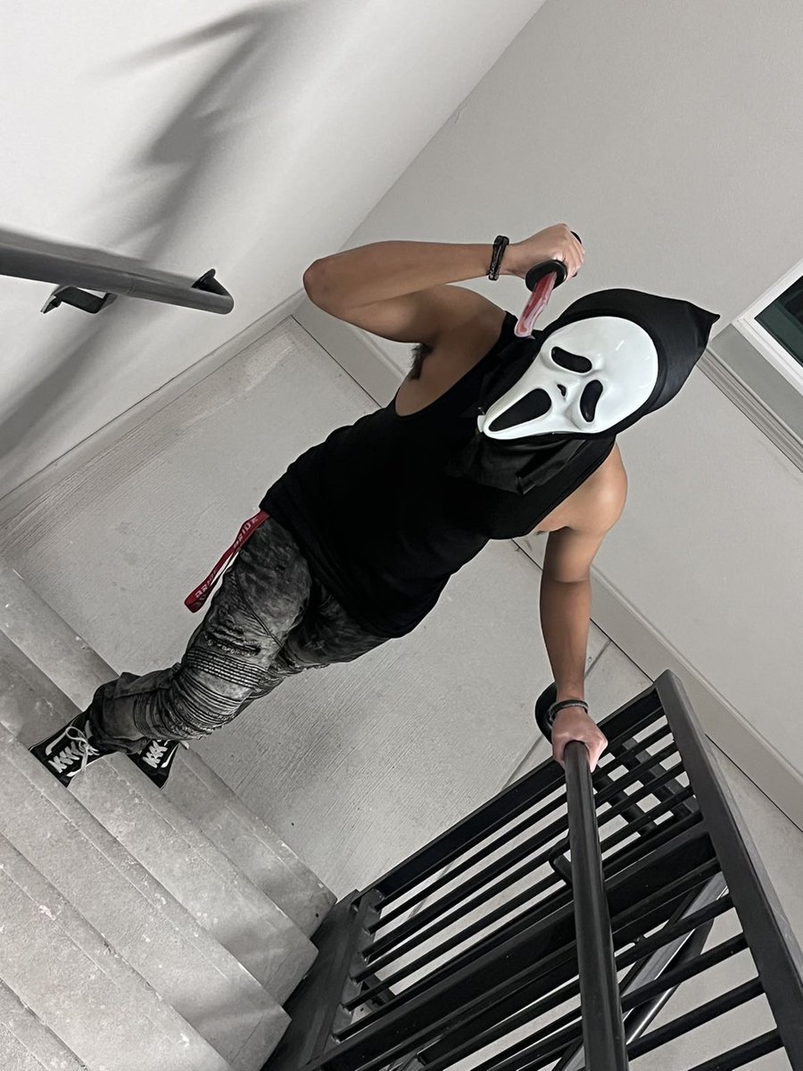 YEXROBD's tweet photo. Happy Halloween https://t.co/tsYxz7ATlP