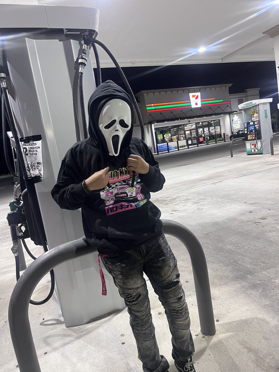 YEXROBD's tweet photo. Happy Halloween https://t.co/tsYxz7ATlP