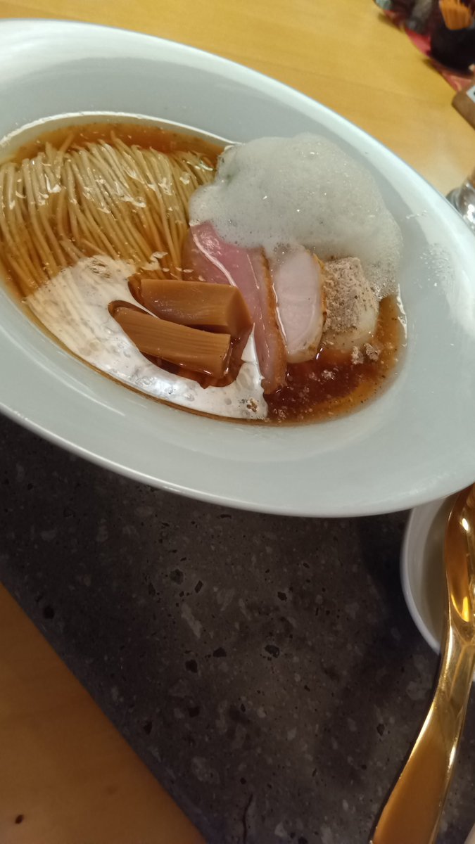 今日は健康診断で胃カメラと大腸カメラをいっぺんにやった自分へのご褒美
ガラベースに昆布の泡、椎茸の粉
合わせ方が優しくすっからかんの胃に染み渡りました😋
ご馳走さま。