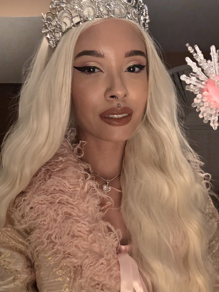 justemochai's tweet photo. 🫧Glinda the good witch vibes🫧 
Chain sponsored by @shopdalmata 
#dalmataambassador 
(Dalmatacw20) https://t.co/v1eeTJwf6x