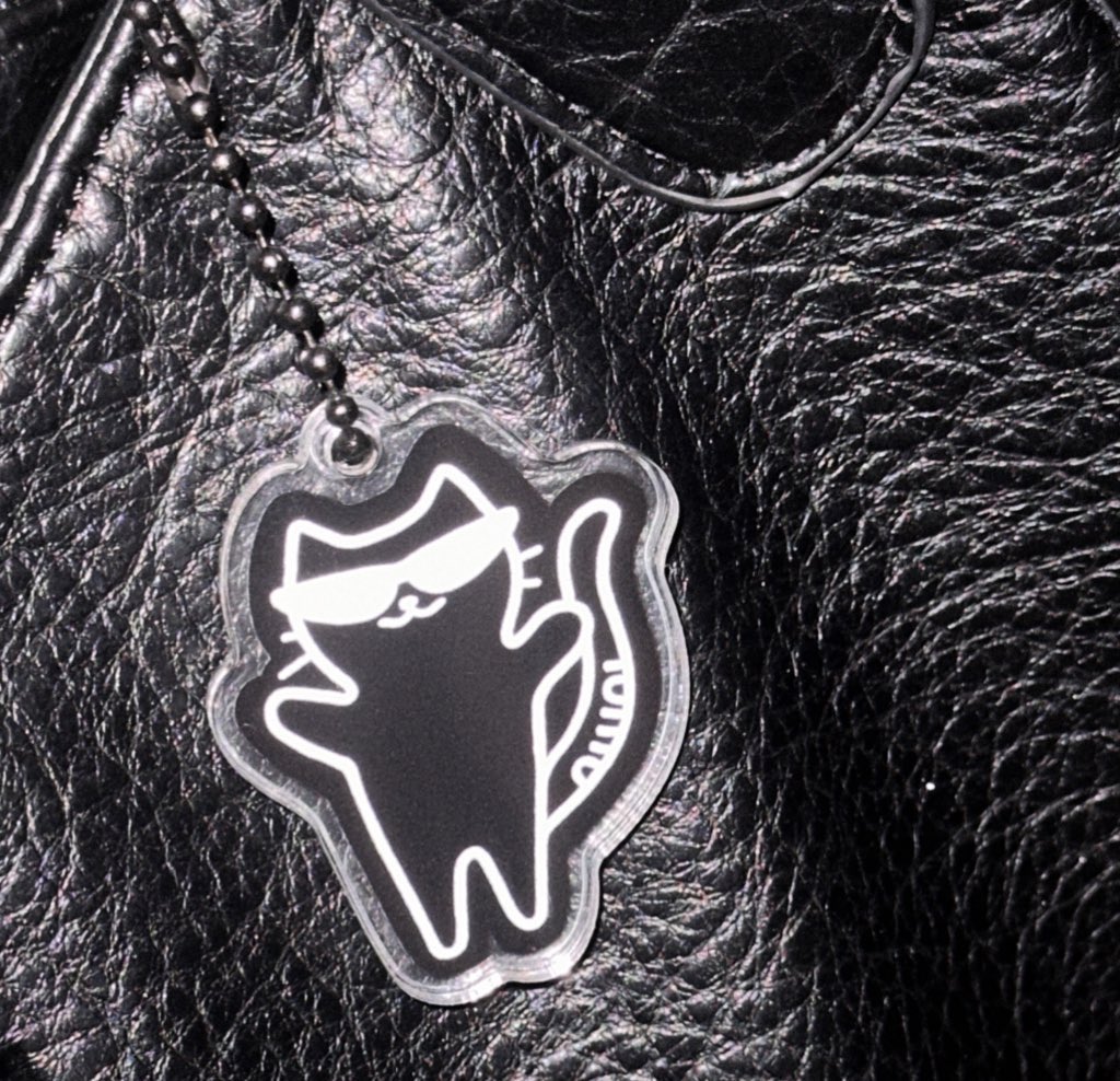 𝗕𝗼𝗻𝘂𝘀.ᐟ 

특전 속 랜덤으로 숨어있는
❛깜냥키링❜ 을 찾아보세요 ᰔ