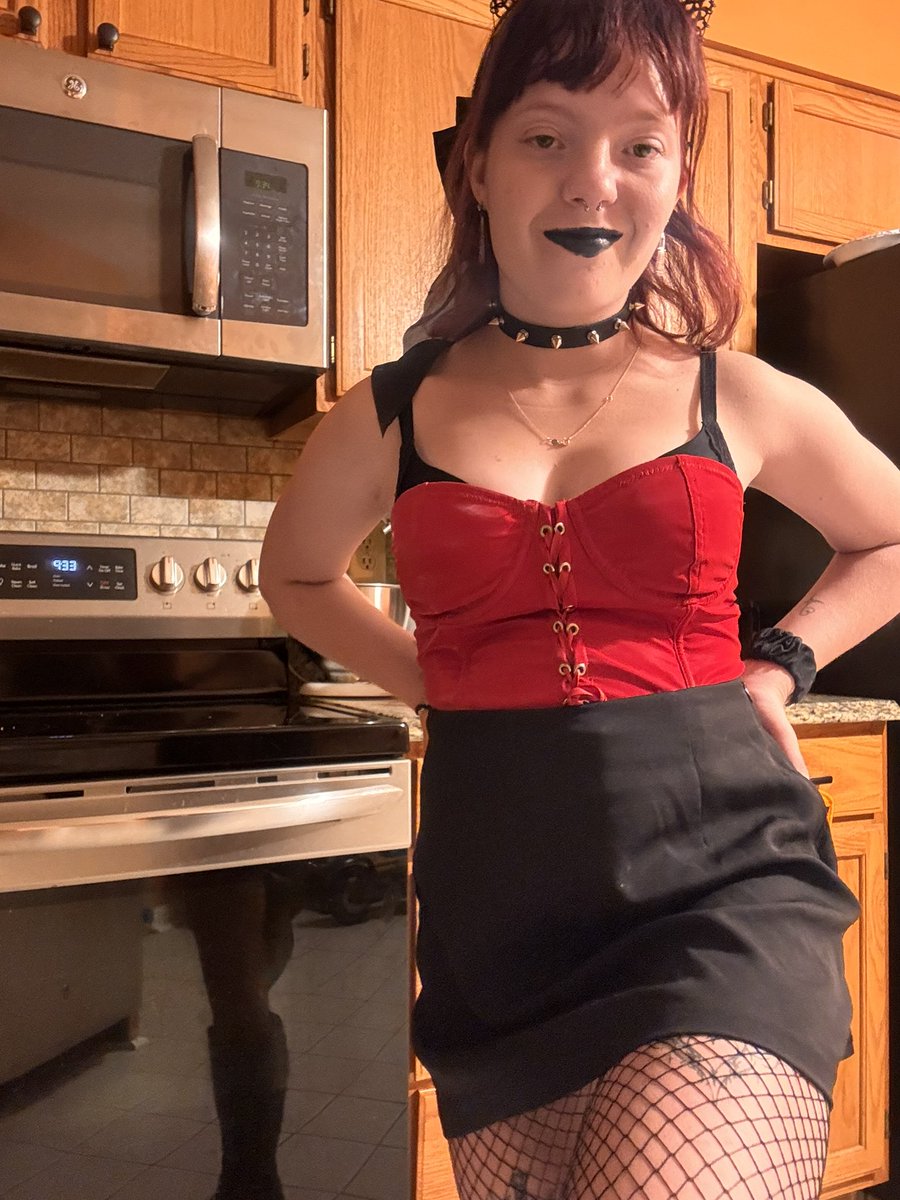 ChristineReiss5's tweet photo. Halloween pics https://t.co/MHuXUNlZYe