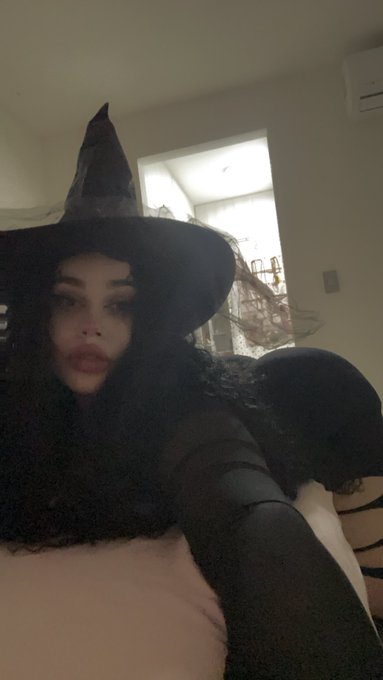 Watch ༺diosa༻'s leaked NSFW photo on TwXstars