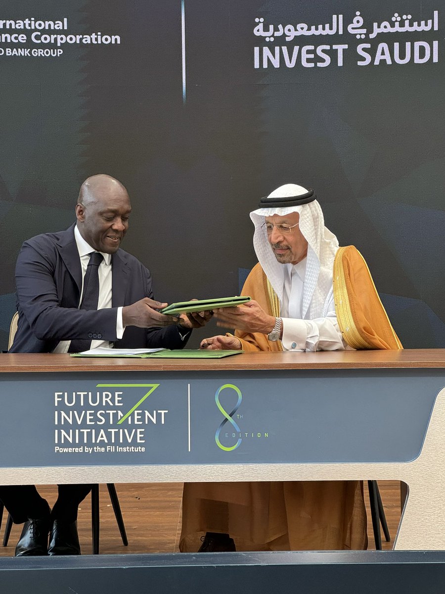 fbilbeisi's tweet photo. Pleasure meeting outstanding Saudi Ministers &amp; decision makers @FIIKSA to solidify the partnership &amp; align with @SaudiVision2030. @IFC_org signed agreements to maximize private sector role &amp; FDI in KSA modern sustainable infra &amp; to support Saudi investments n developing countries https://t.co/rNRBzdTdWZ