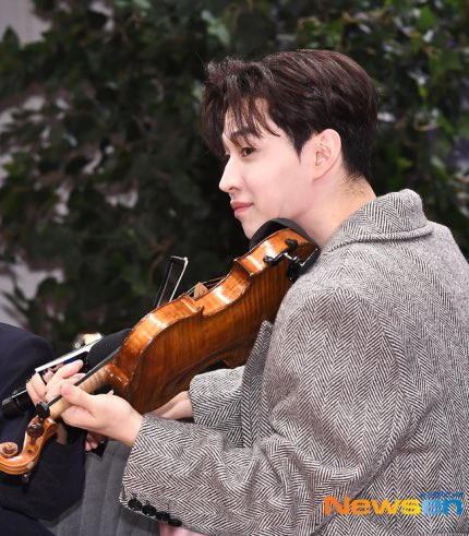 StringsK_henry's tweet photo. ✔️20241101 <나라는 가수> 제작발표회

#헨리 #henry #henrylau #刘宪华
#나라는가수 @moving_voices @henrylau89 

🔗https://t.co/F6P515XO7j
🔗 https://t.co/BlZ9dux7yW
🔗 https://t.co/bOKVhBilQM
🔗 https://t.co/M9wcIkgKep https://t.co/9fAB0sAXy5
