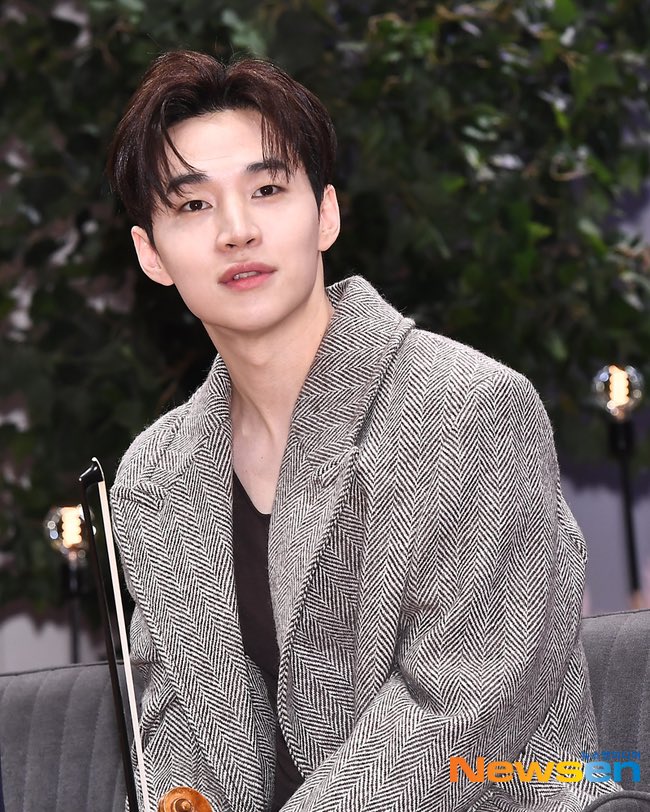 StringsK_henry's tweet photo. ✔️20241101 <나라는 가수> 제작발표회

#헨리 #henry #henrylau #刘宪华
#나라는가수 @moving_voices @henrylau89 

🔗https://t.co/F6P515XO7j
🔗 https://t.co/BlZ9dux7yW
🔗 https://t.co/bOKVhBilQM
🔗 https://t.co/M9wcIkgKep https://t.co/9fAB0sAXy5